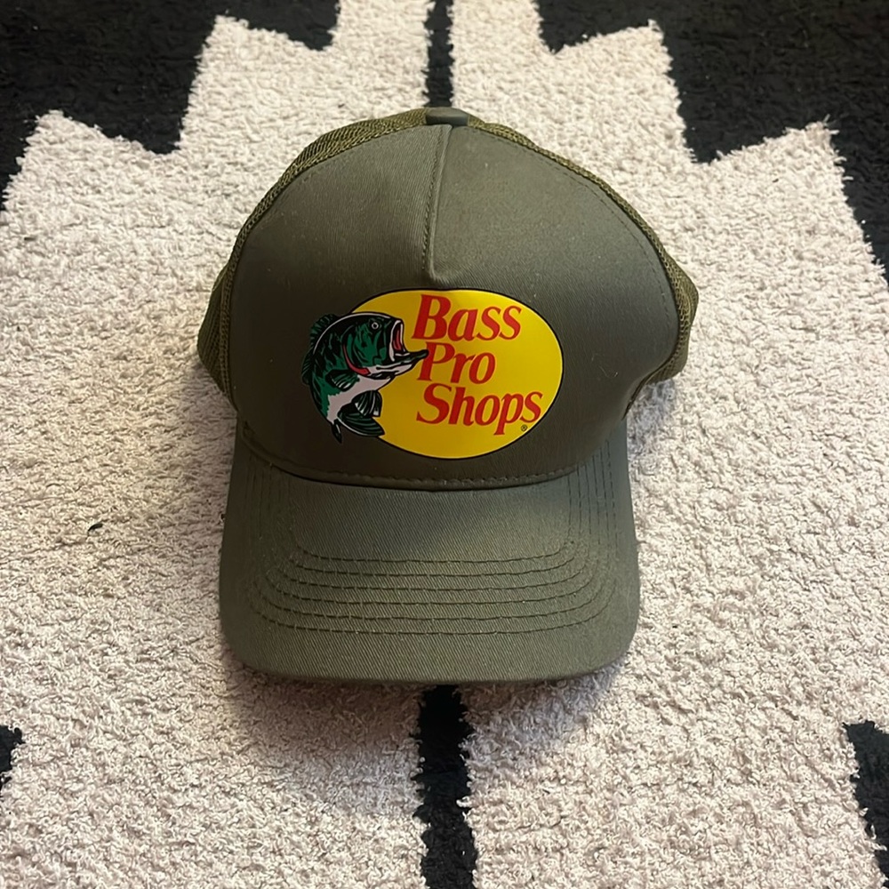 Bass Pro Shops Trucker Hat in Green Never Worn